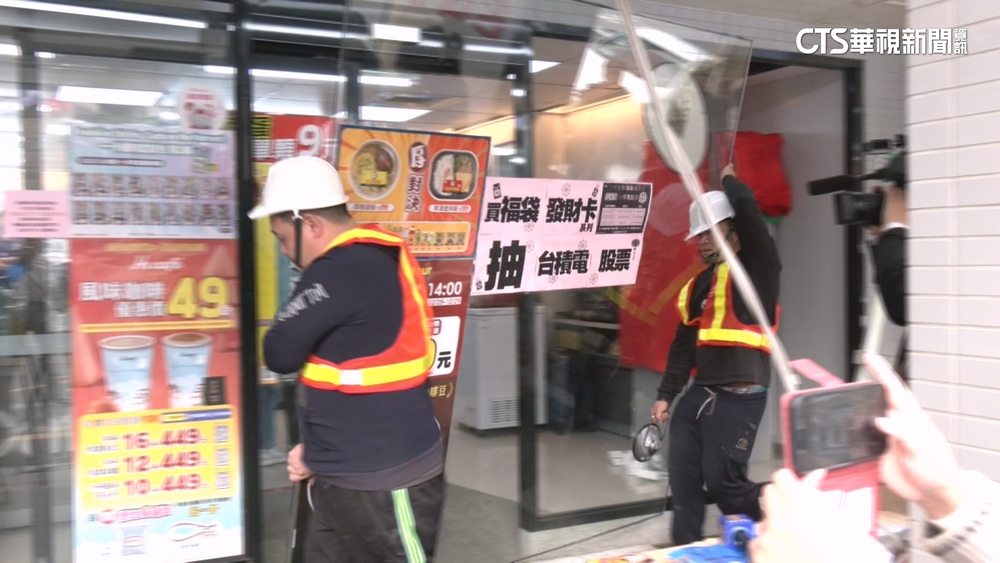 北市「一級戰區」迎跨年　超商拆大門.補貨備戰