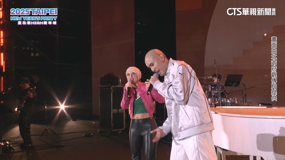 神祕嘉賓台北跨年！　「聲樂老師」驚喜現身.黃宣同台飆唱