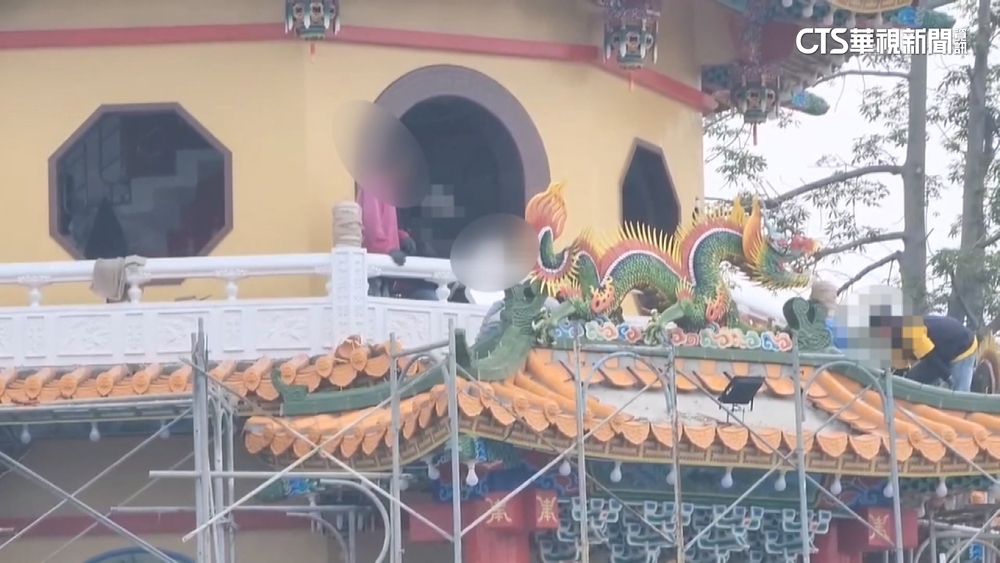 高雄龍虎塔修建　直擊工人高處施工無安全措施