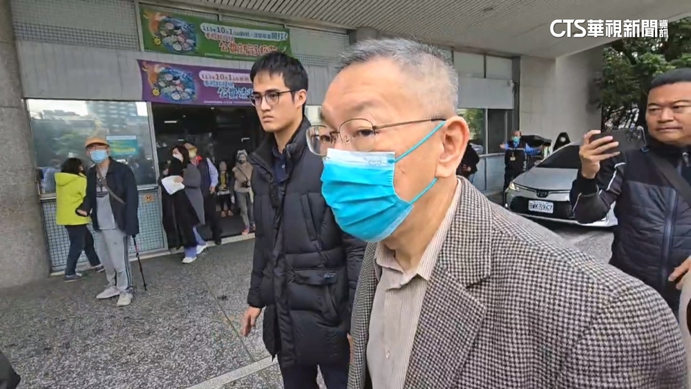 柯一早趕找律師研議　交保撤回北院18時三度開庭