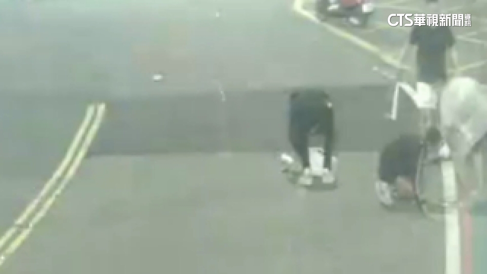 車手吞詐團贓款「黑吃黑」　同夥當街痛毆搶走近10萬