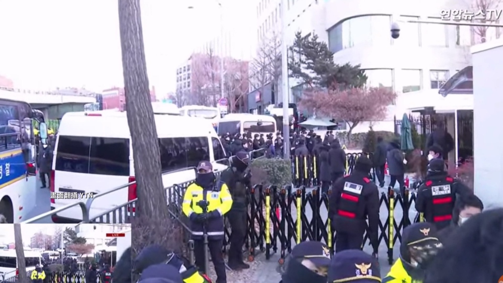 南韓檢警執行尹錫悅逮捕令　遭官邸內警護處人員阻攔
