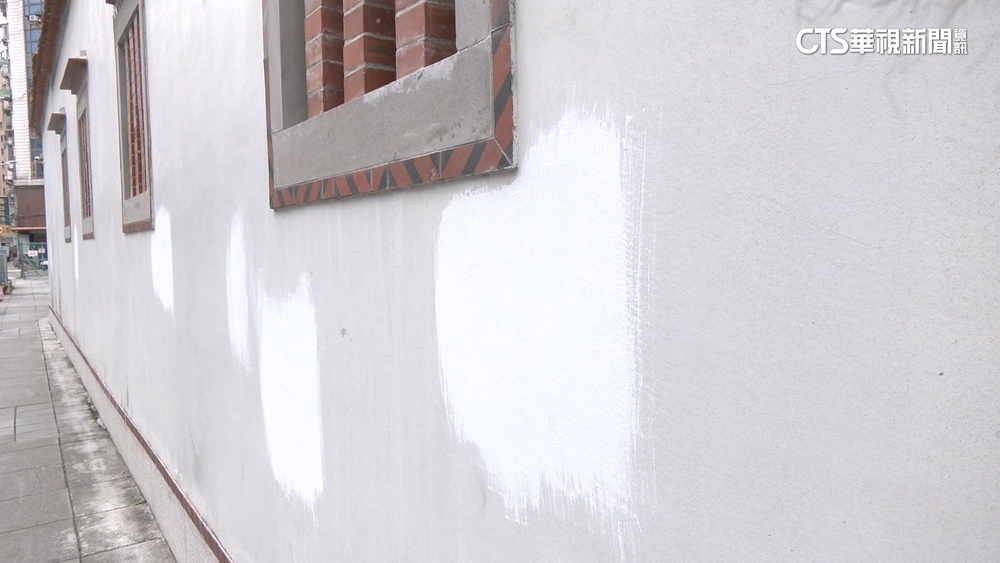 清潔員擅貼告示毀清水巖祖師廟古蹟　環局致歉