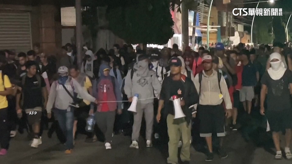 槓上川普驅非法移民！卡斯楚：關閉美軍事基地