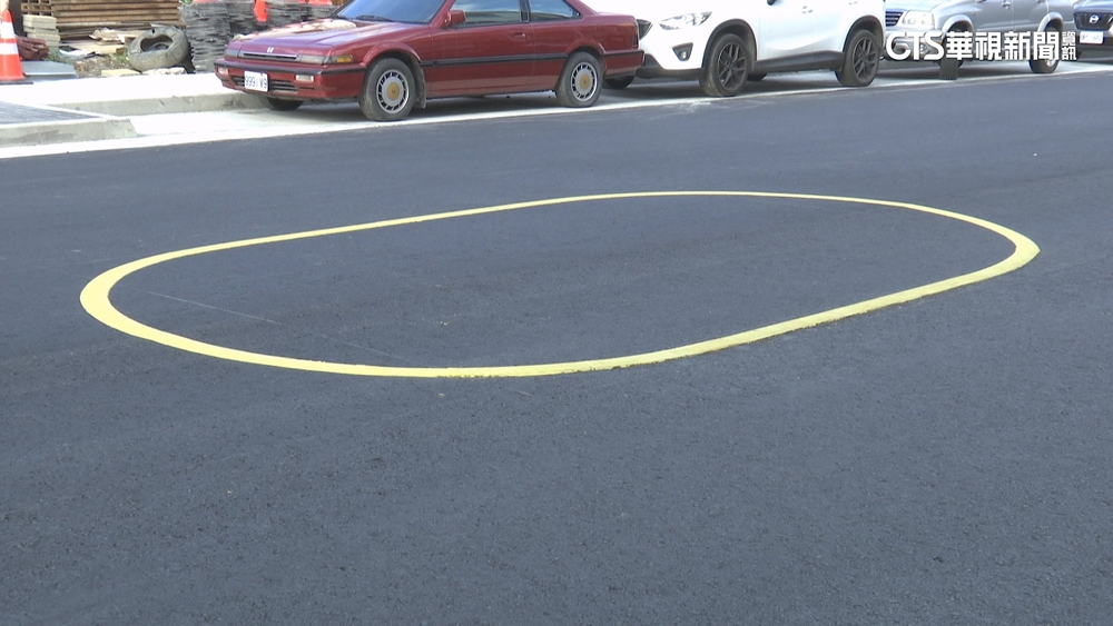 路中央「橢圓形」標線惹議　中市府：槽化線改善車流回堵