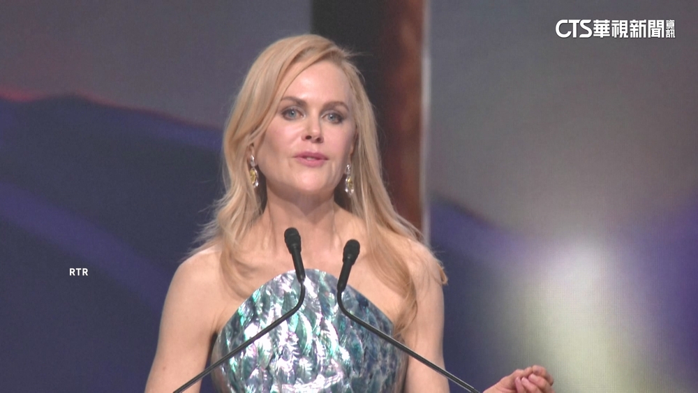 妮可基嫚棕櫚泉影展獲獎　致詞憶亡母淚灑舞台