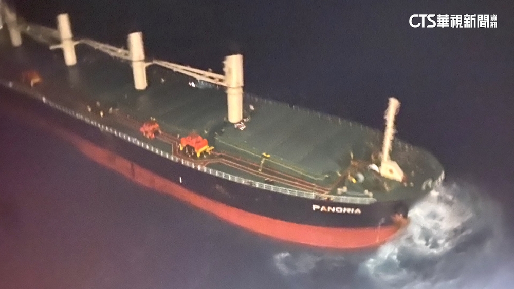 外籍貨輪失火21船員受困　空軍吊掛4傷患送醫