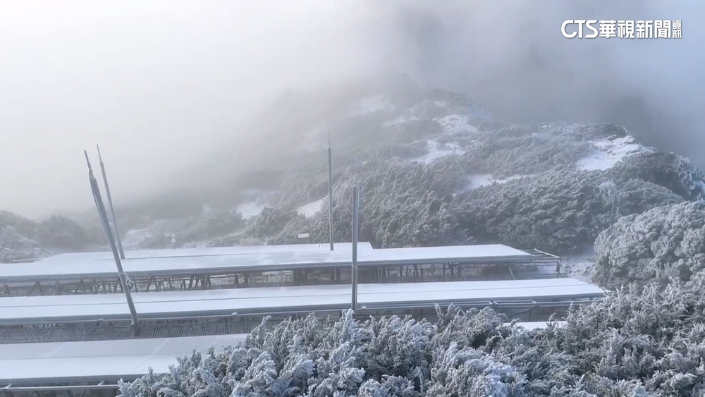 玉山下雪了！　今晨積雪0.5公分　週四可望再降雪