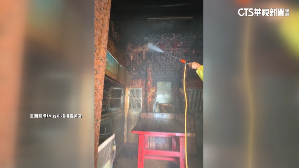 過年廟宇大掃除！　狂噴強力水柱　民眾憂傷木雕文物