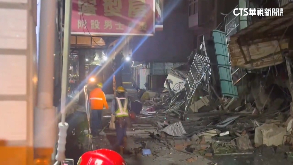 對面驚「房子都在震」！　三重屋倒　40戶撤至活動中心