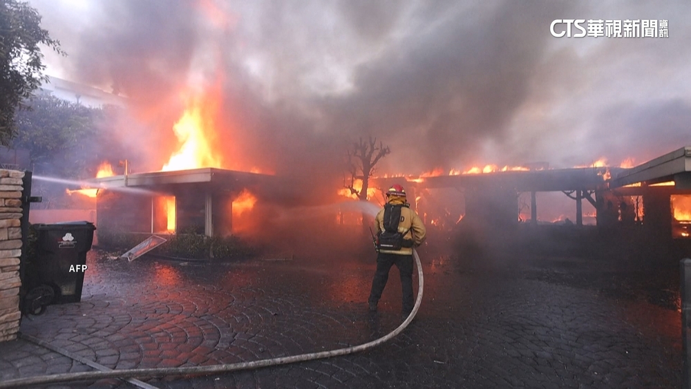 洛杉磯郡野火蔓延　好萊塢明星逃離豪宅
