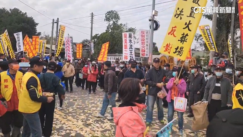 拒絕火葬場！　居民撒冥紙.丟雞蛋抗議　說明會流會