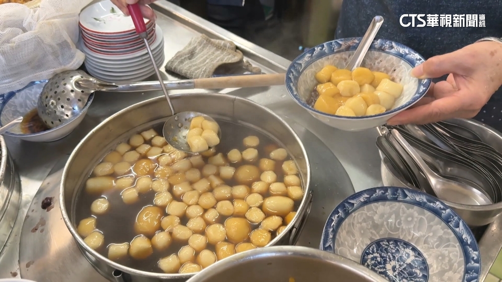南台灣冷颼颼！　民眾透早喝熱粥.湯圓祛寒