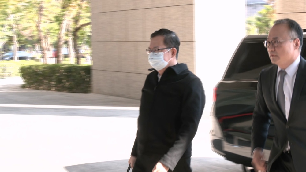 涉收賄500萬！今3度開庭　鄭文燦現身桃園地院、不發一語