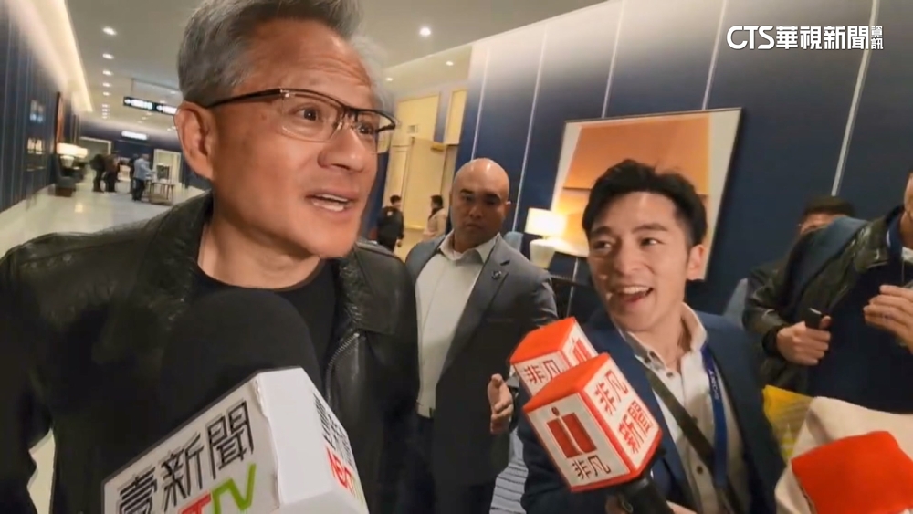 黃仁勳旋風！　將來台參加輝達尾牙.再訪夜市水果攤