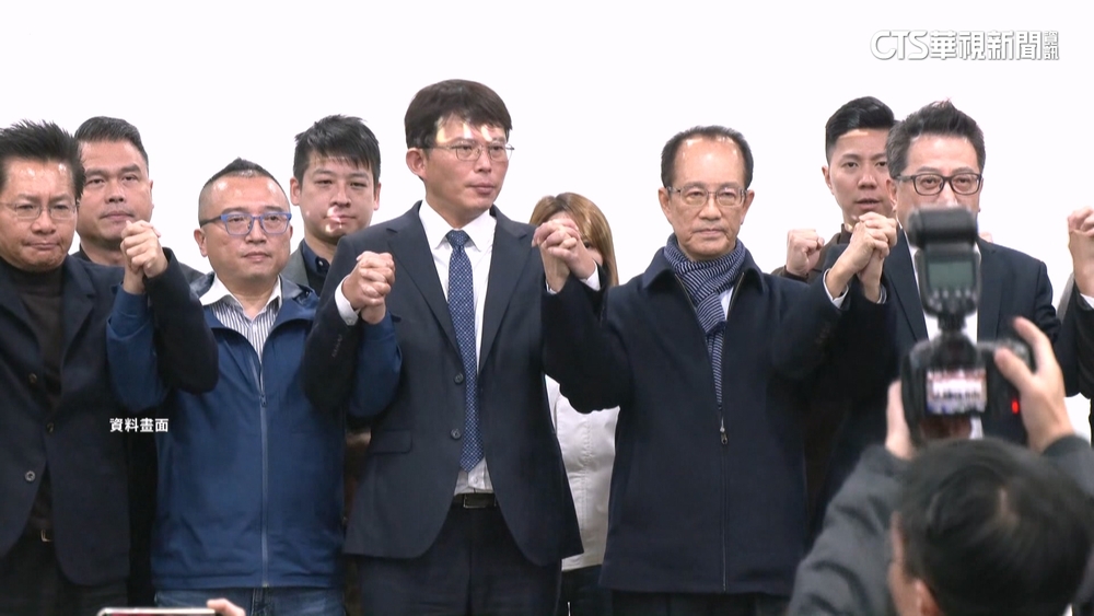 藍綠白三黨年終獎金曝！　黃國昌自籌260萬每人領1.5月