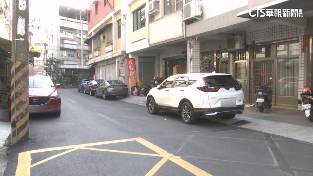 車停騎樓狂被檢舉！改停路旁卻擋垃圾車　住戶困擾急陳情