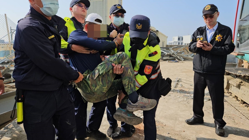 安泰醫院承包商影響違建拆除涉妨礙公務　警方強制抬離移送法辦