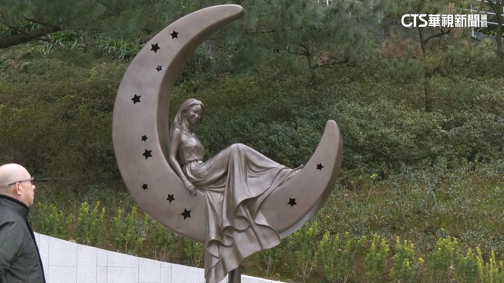 永遠的月光愛人！　李玟50歲冥誕台灣打造絕美雕像