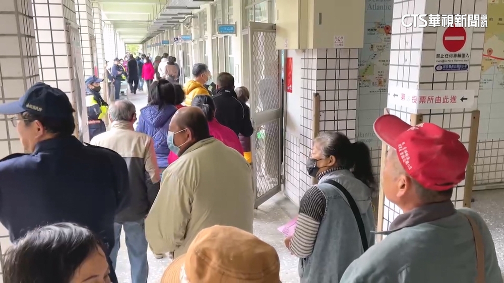 南投草屯鎮長補選投票日　簡賜勝.蔡銘軒完成投票