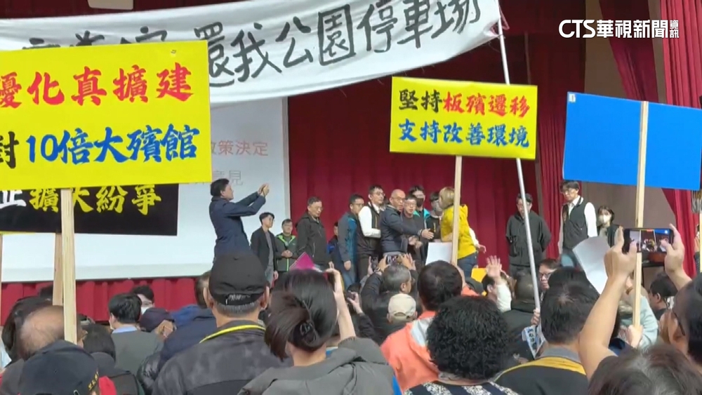 板殯說明爆衝突　遭議員控先動手　民政局長：譴責暴力