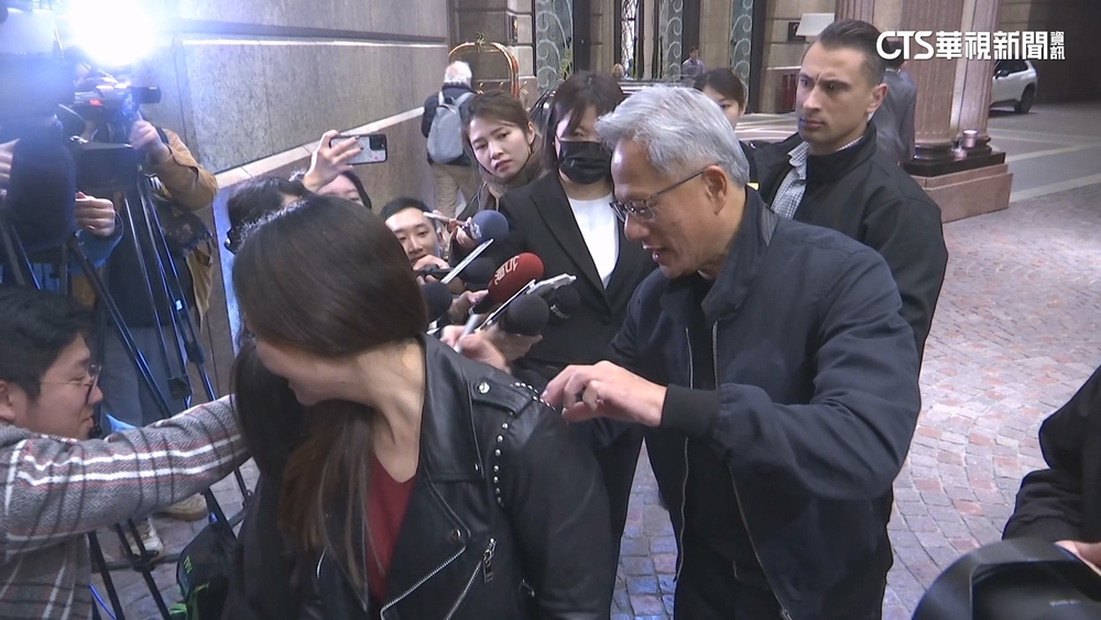 黃仁勳馬不停蹄！拜訪張忠謀　再直奔通化夜市