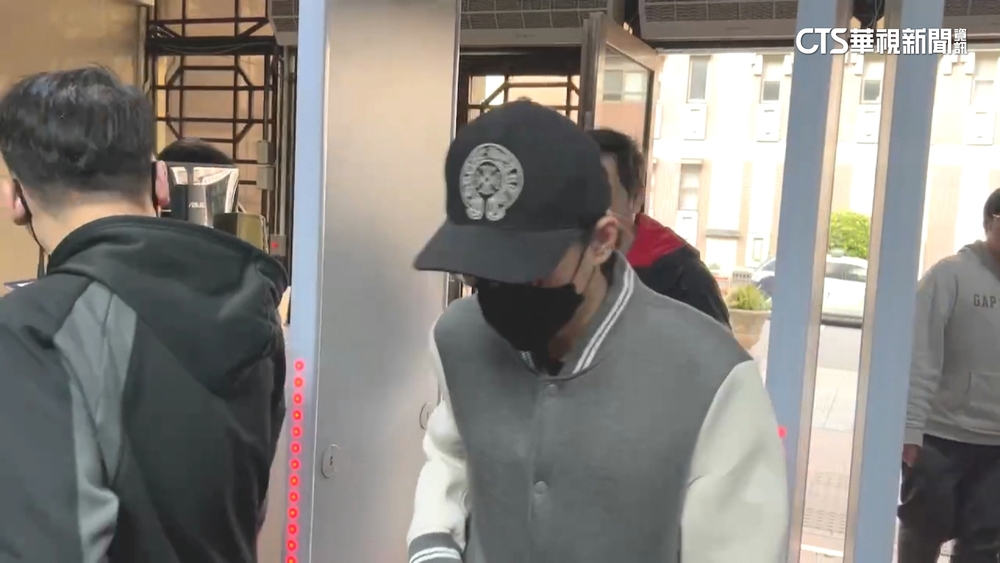 陷精舍命案疑雲！李威現身北檢　第3度出庭應訊