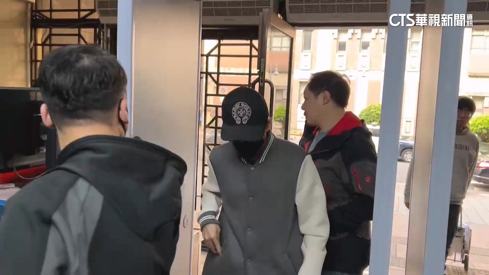 李威再現身北檢！　疑為師父王薀獻策　三度遭約談