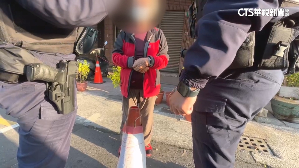 婦「三角錐」占停車格　警：物品占位最高罰2400元