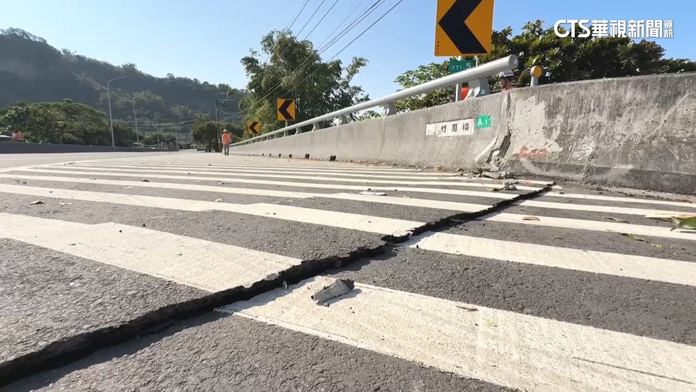 竹圍橋面震出裂縫！　高低落差達10公分「封路檢修」