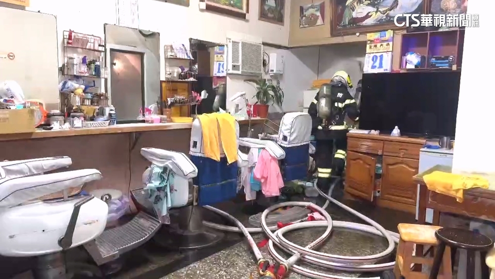 高雄公寓深夜惡火　7旬老夫妻救出昏迷送醫