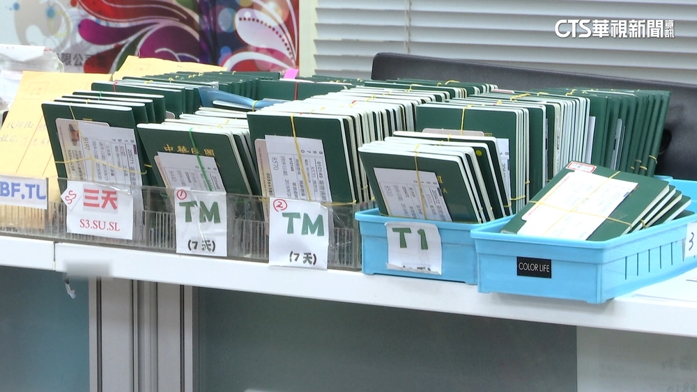 護照製作預算被砍　領務局估將缺20萬本、10月後存量吃緊