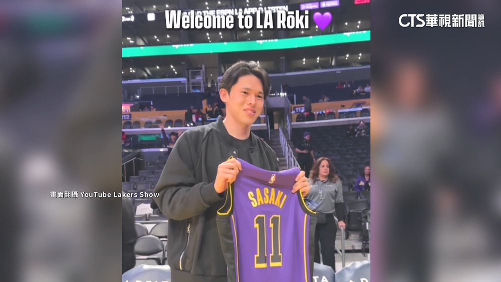 佐佐木朗希到湖人主場看球　詹皇上前寒暄！