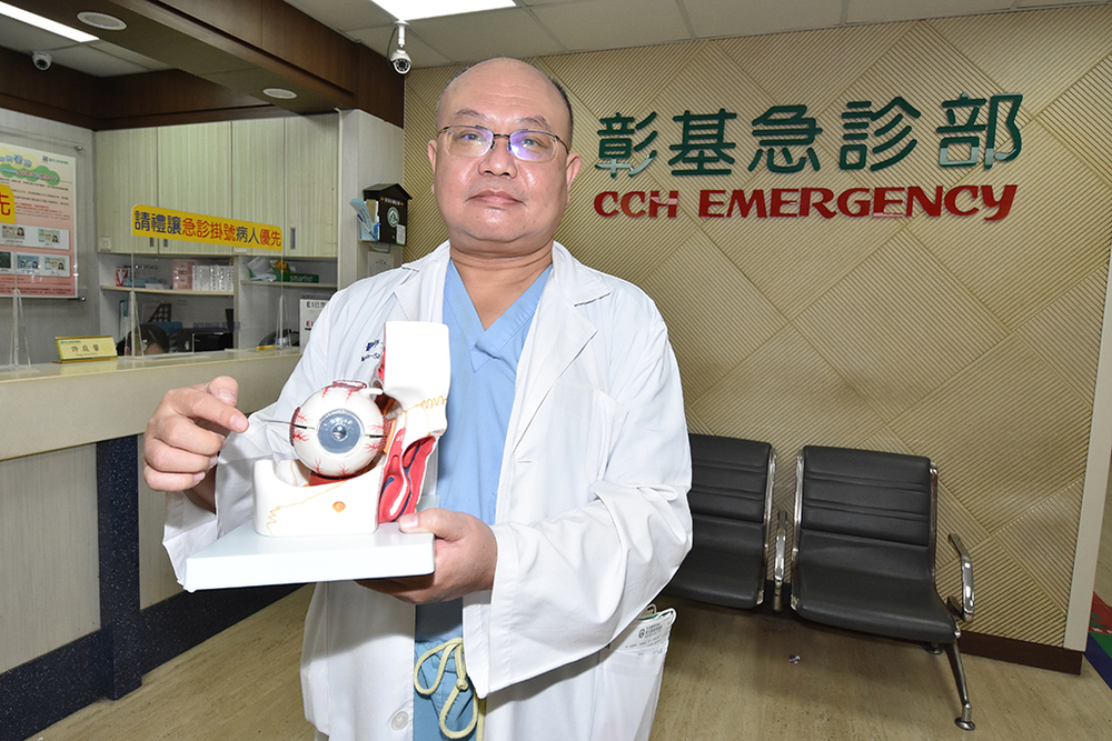 黃勉書表示，男傷患經檢查顯示嚴重的燒燙傷，右側顏面骨爆裂性骨折、右眼球破裂等。圖／彰基醫院提供