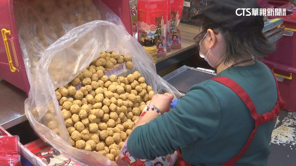 金山老街年前買氣旺！　麻荖.地瓜蛋糕銷售量漲逾4成
