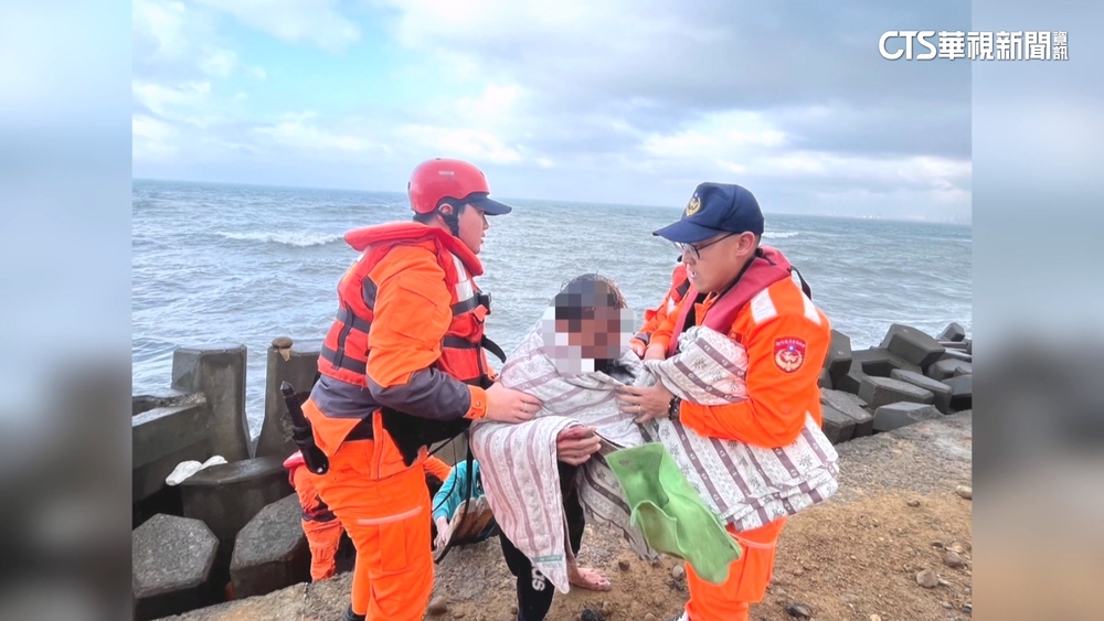 林口火力發電廠前沙攤舢舨翻覆　2獲救1失蹤