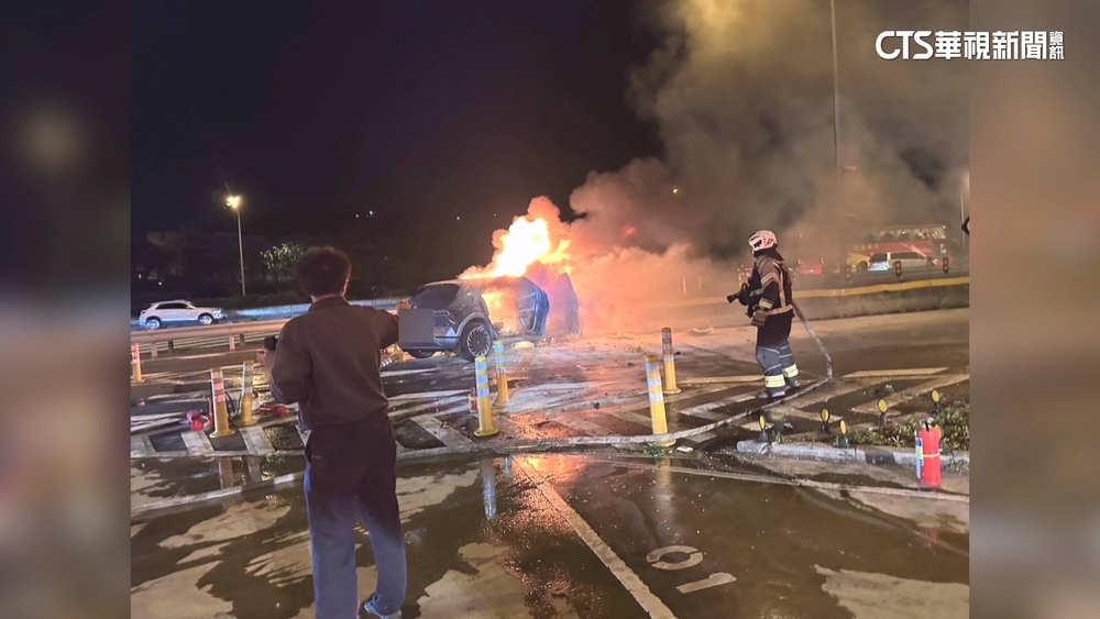 電動車「超載」楊梅休息站自撞　瞬陷火海2死6傷