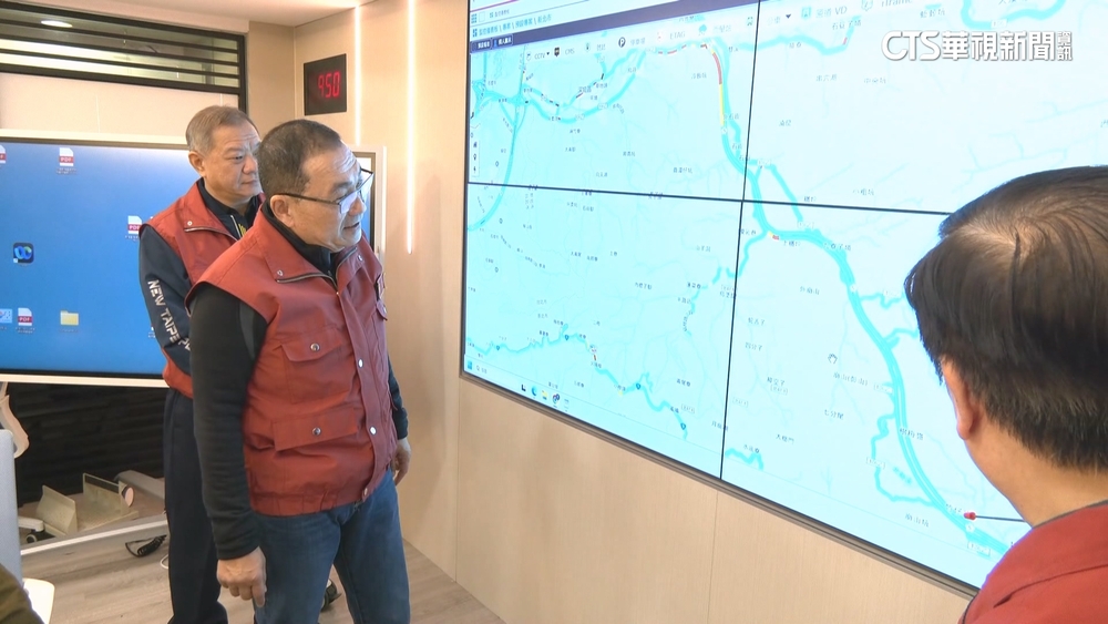 春節連假首日　侯友宜抵交控中心視察路況