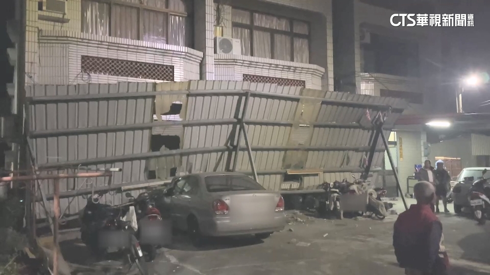 女兒牆遇強震倒塌砸屋簷擋去路　住戶脫困餘悸猶存