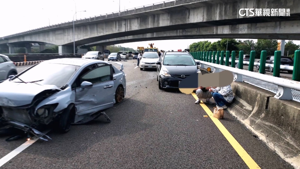 故宮南院處長出遊遇險　遇爆胎車追撞2傷