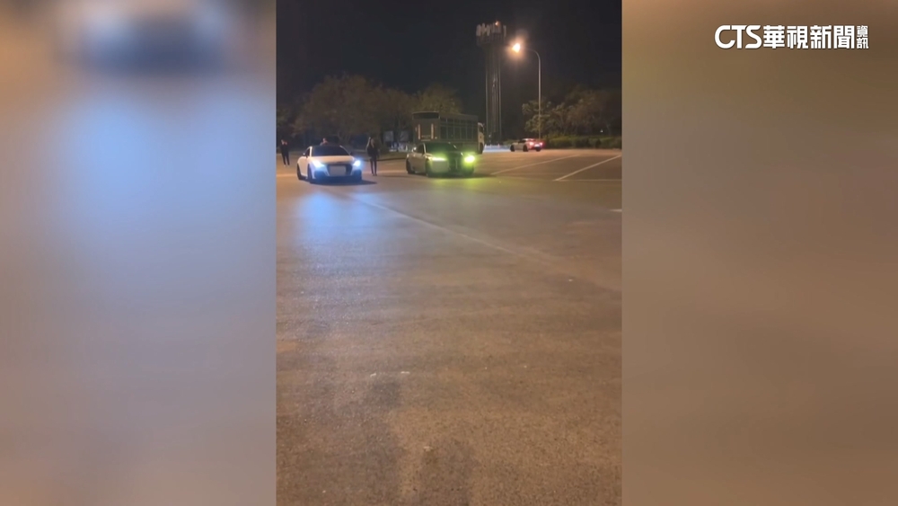 服務區當賽車場？群聚呼嘯競速　觸公共危險警喊罰