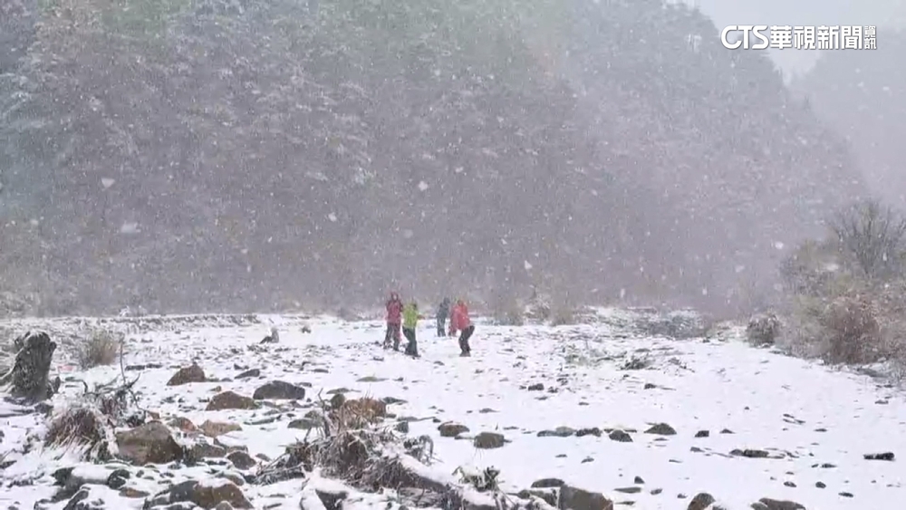 入冬最大雪！合歡積雪10cm　雪霸雪景如夢幻北歐