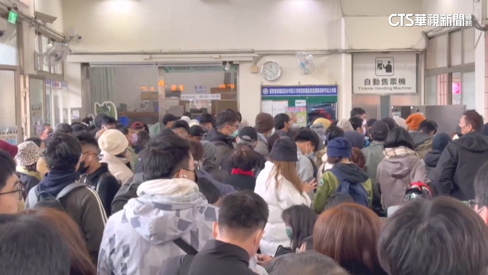 小年夜返鄉！台鐵北中南誤點　旅客乾等接駁氣炸