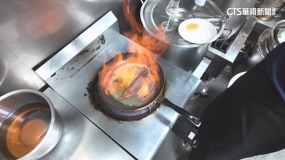 「酒燒烏魚子」點火+抽油煙機　火焰加劇險釀禍