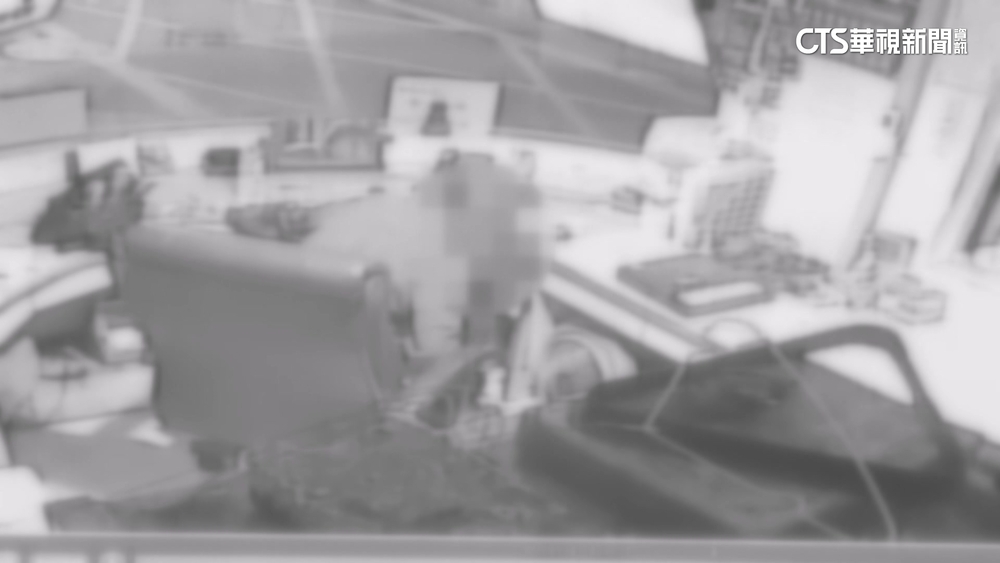 除夕濺血驚魂！汐止兄弟互砍　哥衝警衛室「求救」