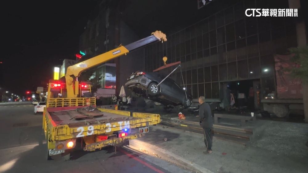 男酒駕撞進火鍋店　業者憂除夕訂位急修繕
