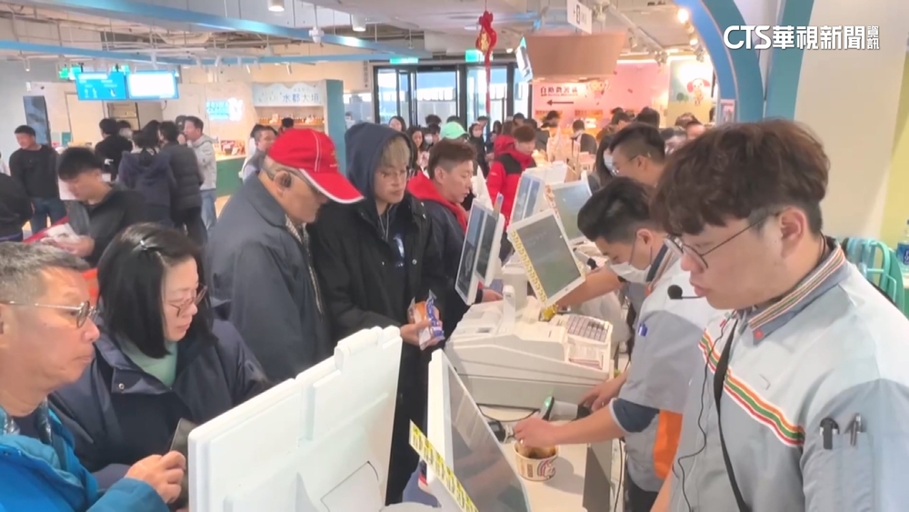 初一出遊人潮多　清水服務區忙翻　業者進貨5、6倍