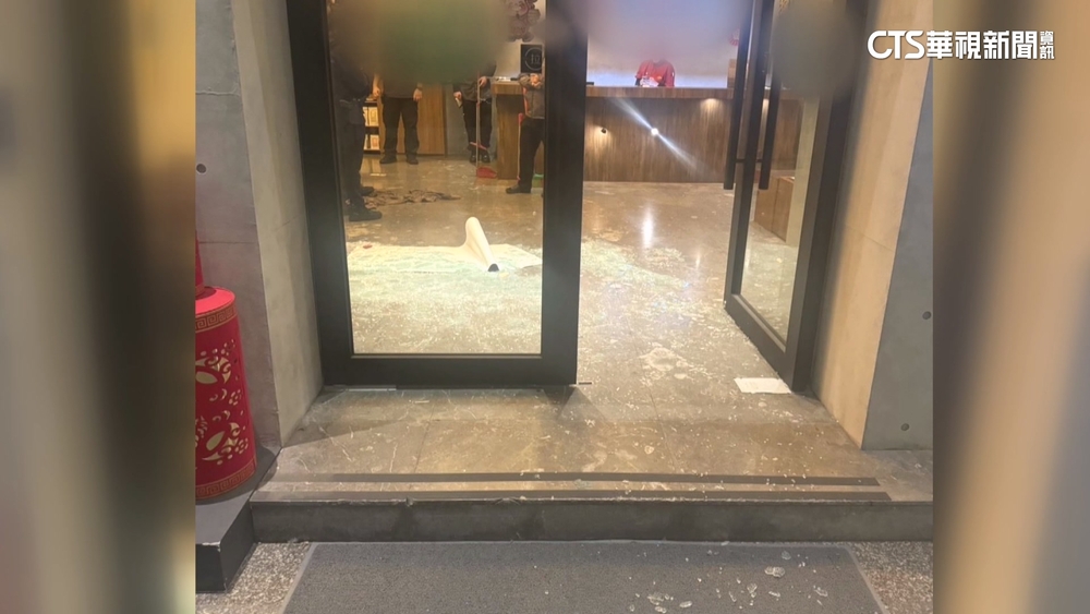 3男需候位稱「店員態度不佳」　大年初一持棒砸連鎖按摩店