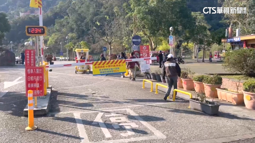 梅花湖柵欄暗藏危機！　民眾行經意外被砸頭