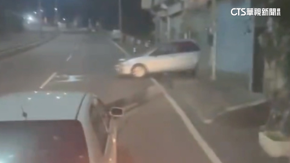 與鄰口角提告敗訴　酒後開車來回衝撞鄰宅